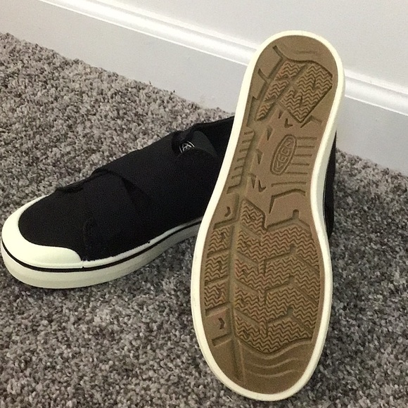 NWOT…Keen black and white slip ons size 7 - Picture 2 of 3